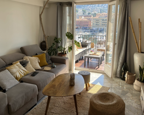 Charming Apartment with Port View in Nice