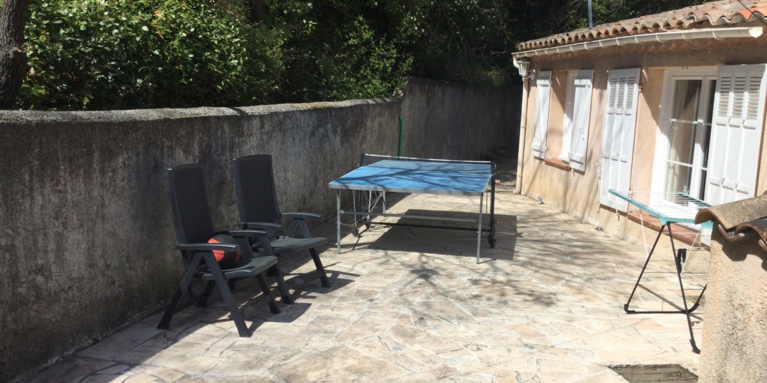 Photo 1 - Hacienda Aixoise - Terrasse pour table de Ping pong .
Peut servir d’emplacement pour cocktail ou shooting.