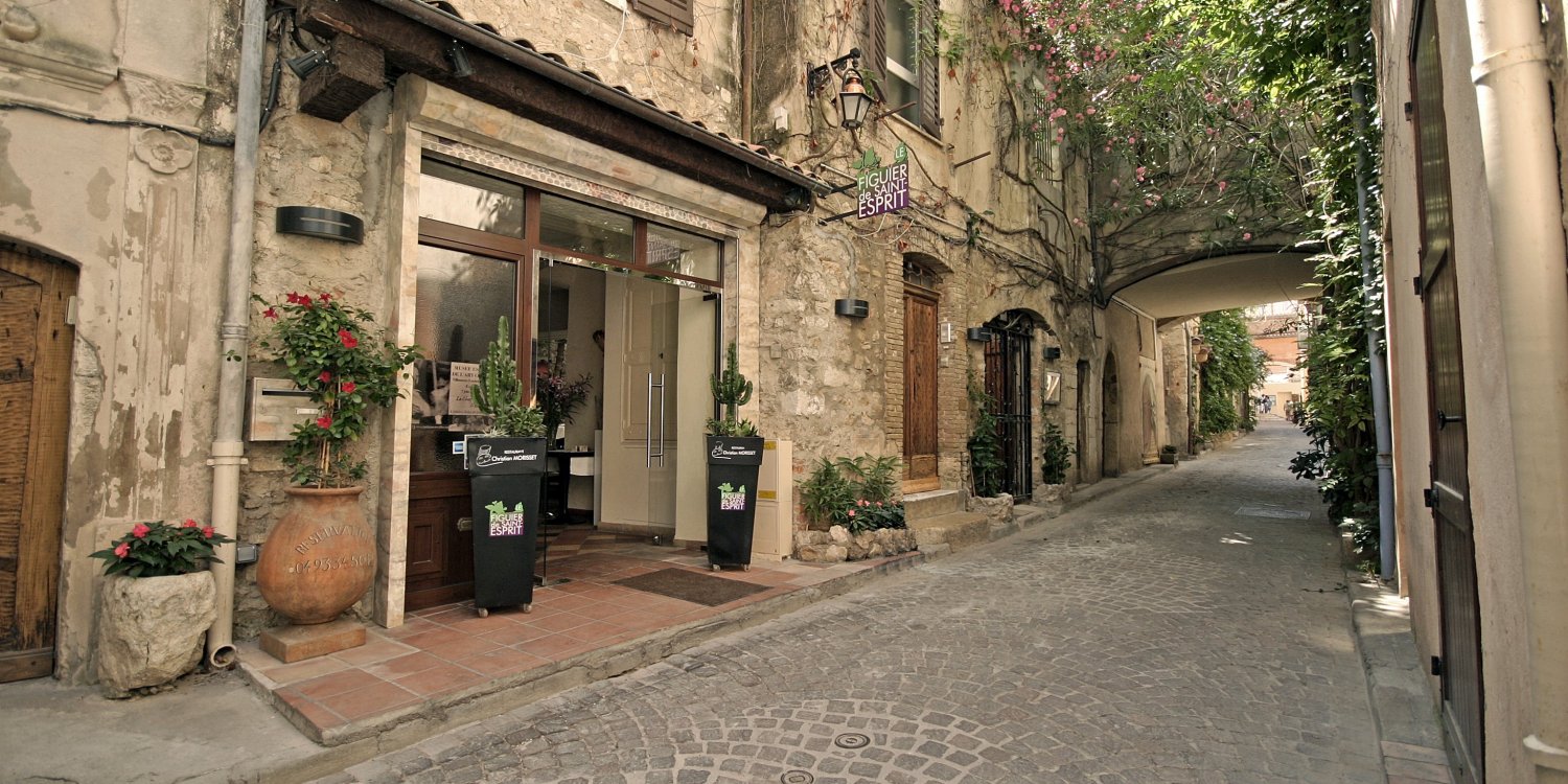 Photo 0 - Salle à manger étoilée Michelin dans la vieille ville - Entrer côté "rue Saint-esprit" depuis la vieille ville