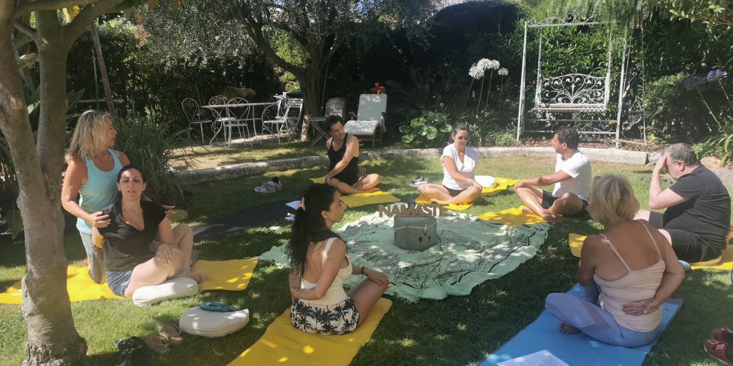 Photo 13 - Jardin et piscine dans maison d'hôtes à 12 minutes à pied du Palais des festivals - yoga dans le jardin