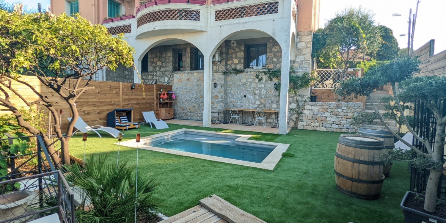 Photo 0 - Un jardin en ville - Villa avec piscine 