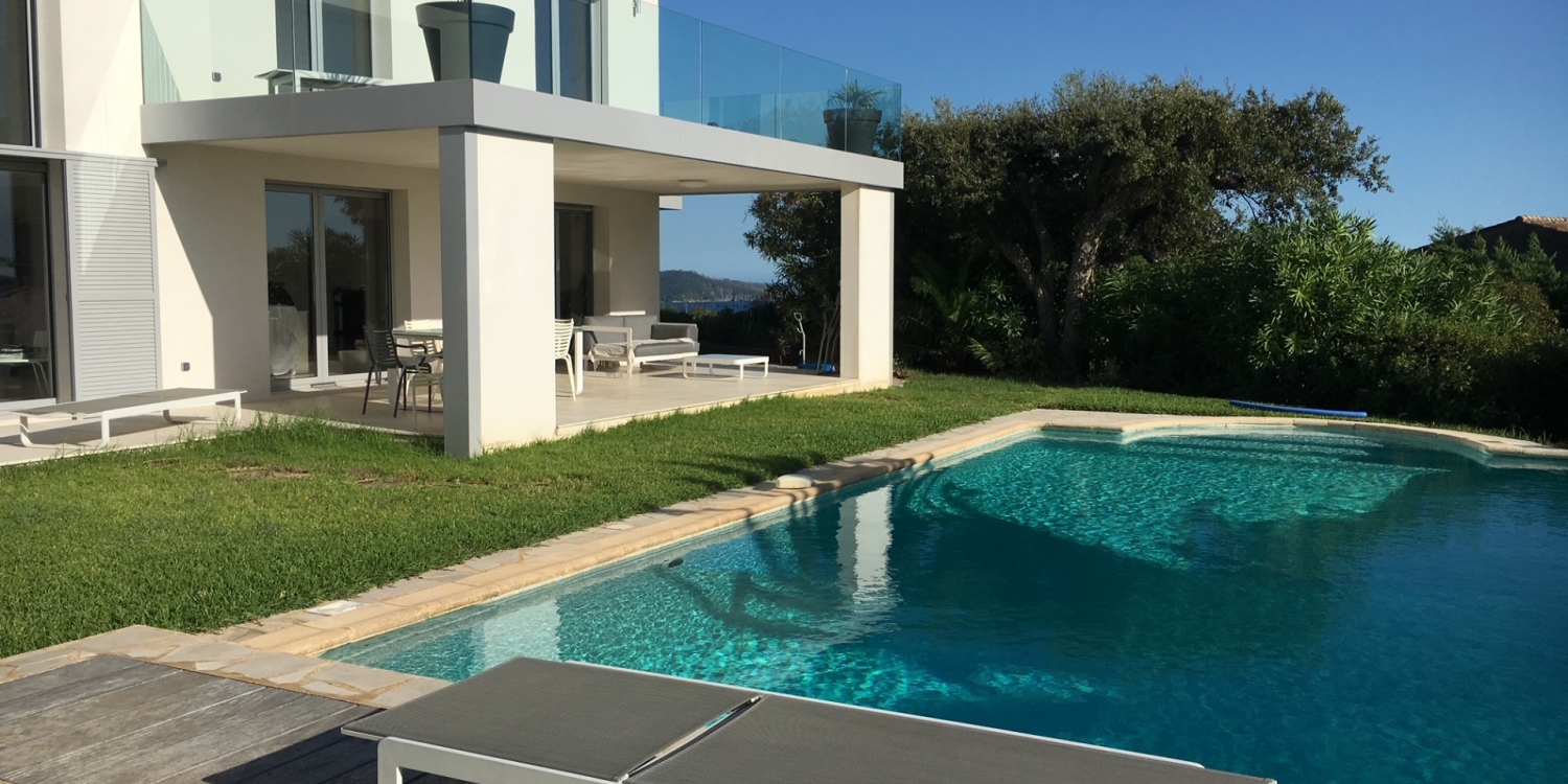 Photo 0 - Sheltered terrace with sea, garden and swimming pool views - Terrasse couverte et piscine 10x5 m