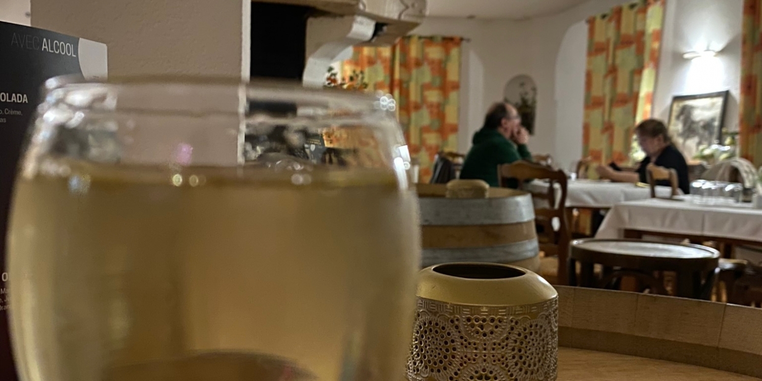 Photo 13 - Restaurant avec bar et musique - Des vins du terroir dans un cadre rustique à déguster aussi en terrasse 