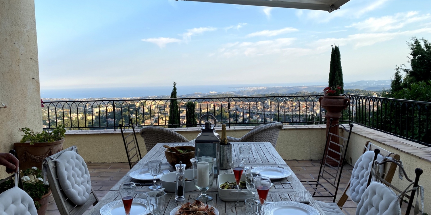 Photo 0 - Villa de luxe avec vue panoramique sur la mer - Vue de la cuisine sur la terrasse supérieure