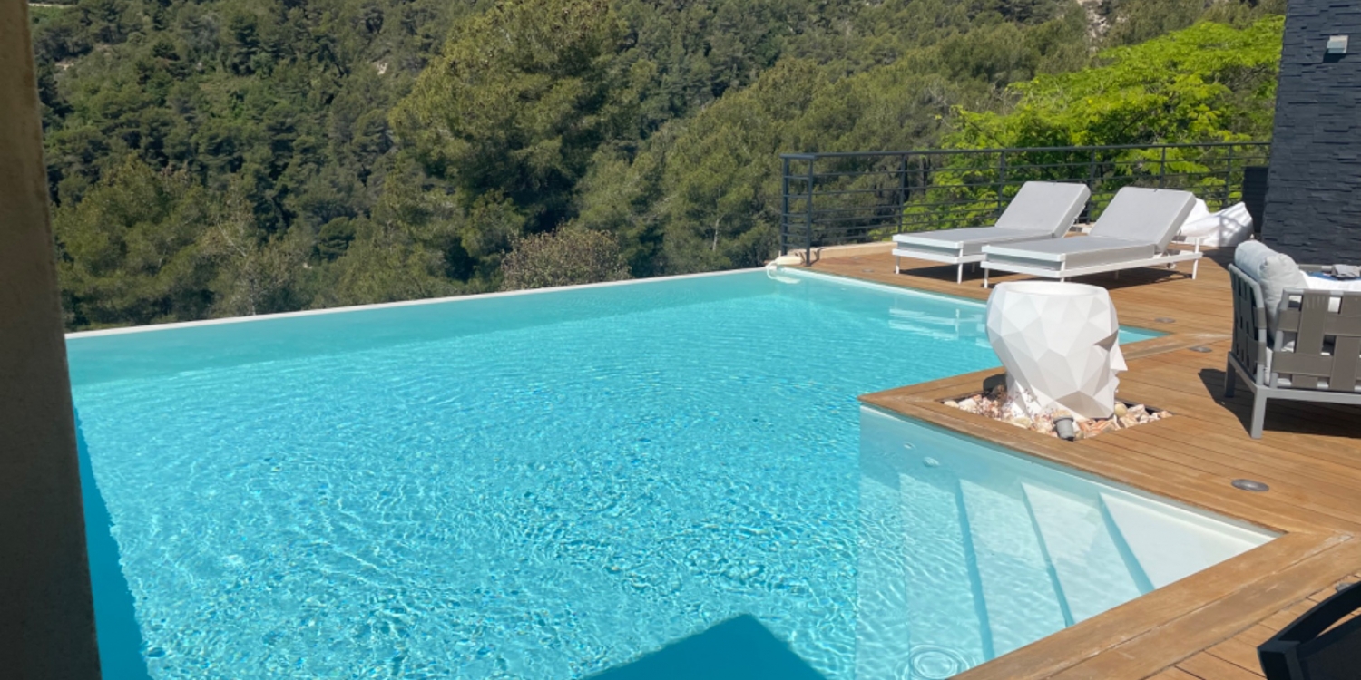 Photo 4 - Terrasse vue montagne avec piscine à débordement sans vis à vis - Vue panoramique terrasse et piscine