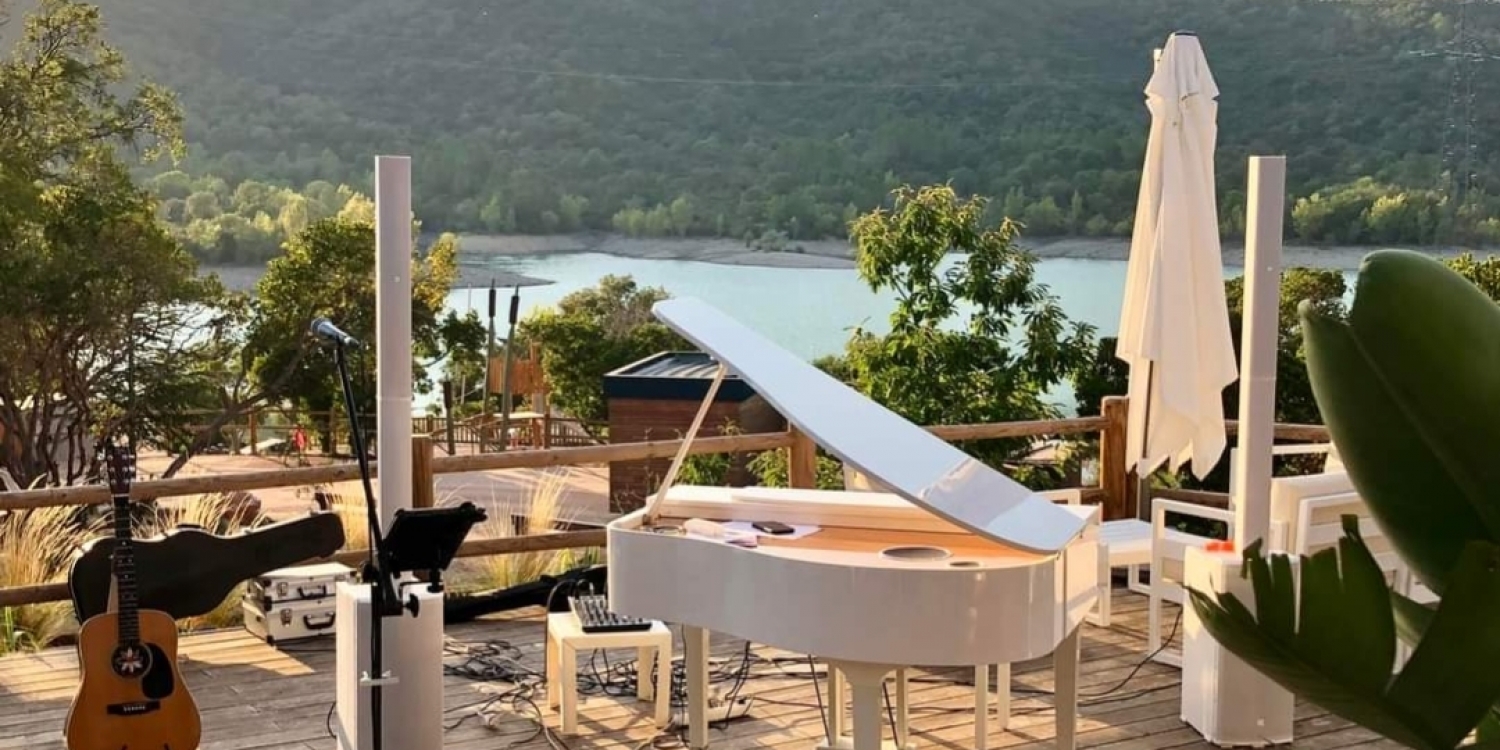 Photo 1 - Wide Space for a Chic and Intimate Outdoor Meeting - En terrasse & musique & sunset sur lac au Ponton du Club Nautique