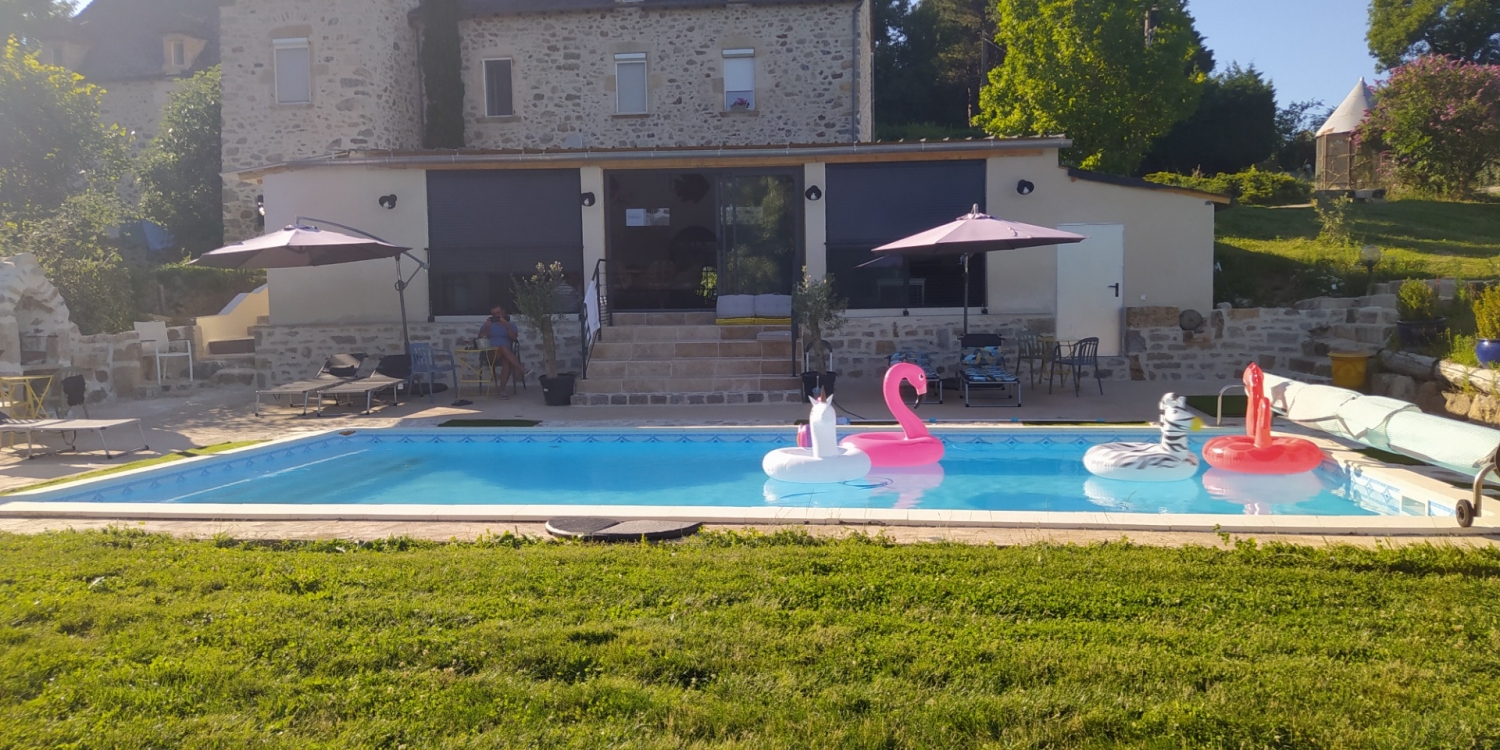 Photo 1 - Estate with swimming pool and large park not overlooked - Premier plan  - la pool house 
Arrière plan - la grande maison 