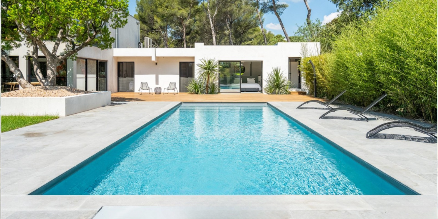 Photo 0 - Villa moderne avec jardin d'hiver exotique - face maison et piscine 
