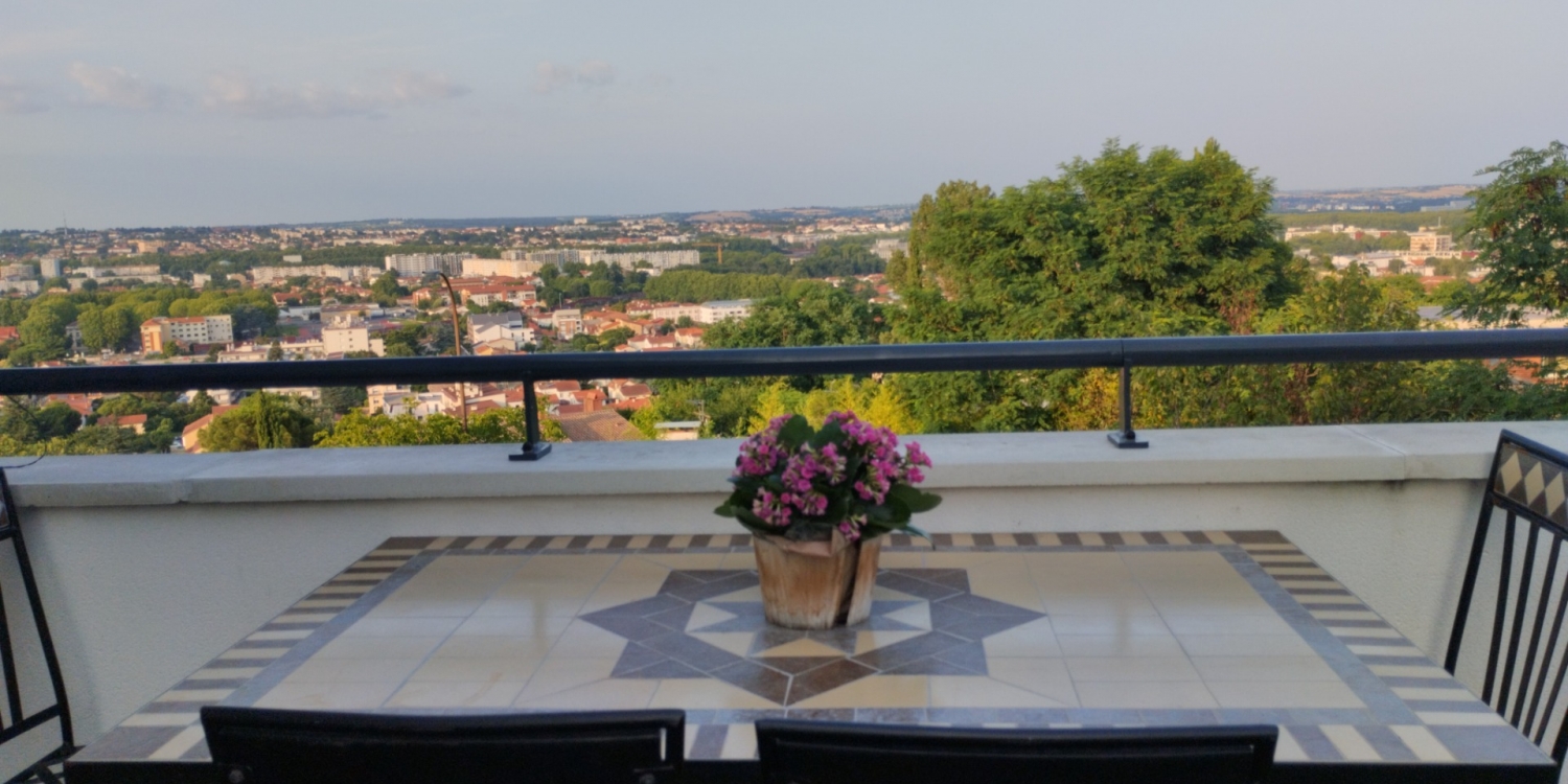 Photo 0 - Roof top terrace, Toulouse view - La terrasse