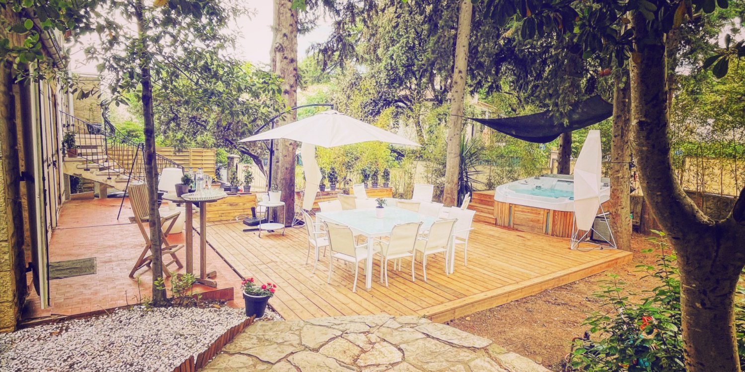 Photo 1 - Villa au cœur de Montpellier - Le salon du jardin pour 8 personnes et une table pour 8 personnes