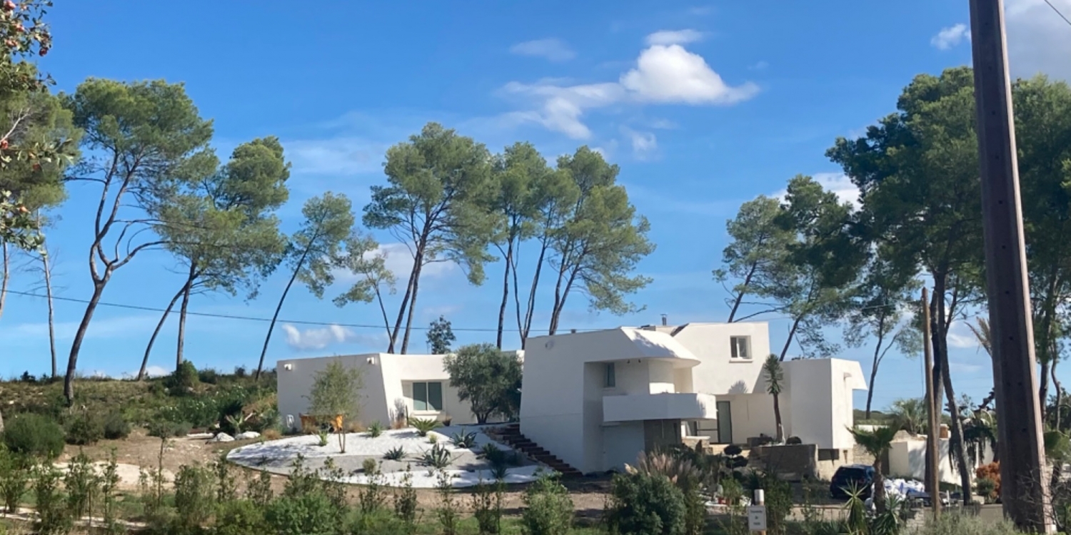 Photo 0 - Villa design avec vue panoramique  - Vue globale de la villa de face 
