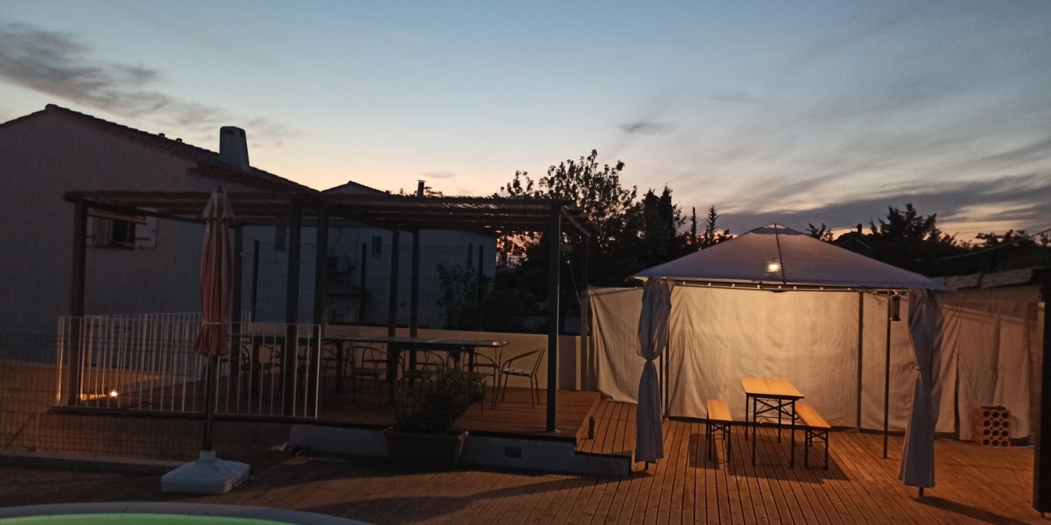 Photo 4 - Piscine et terrasse pour vous relaxer - Vue au coucher du soleil
