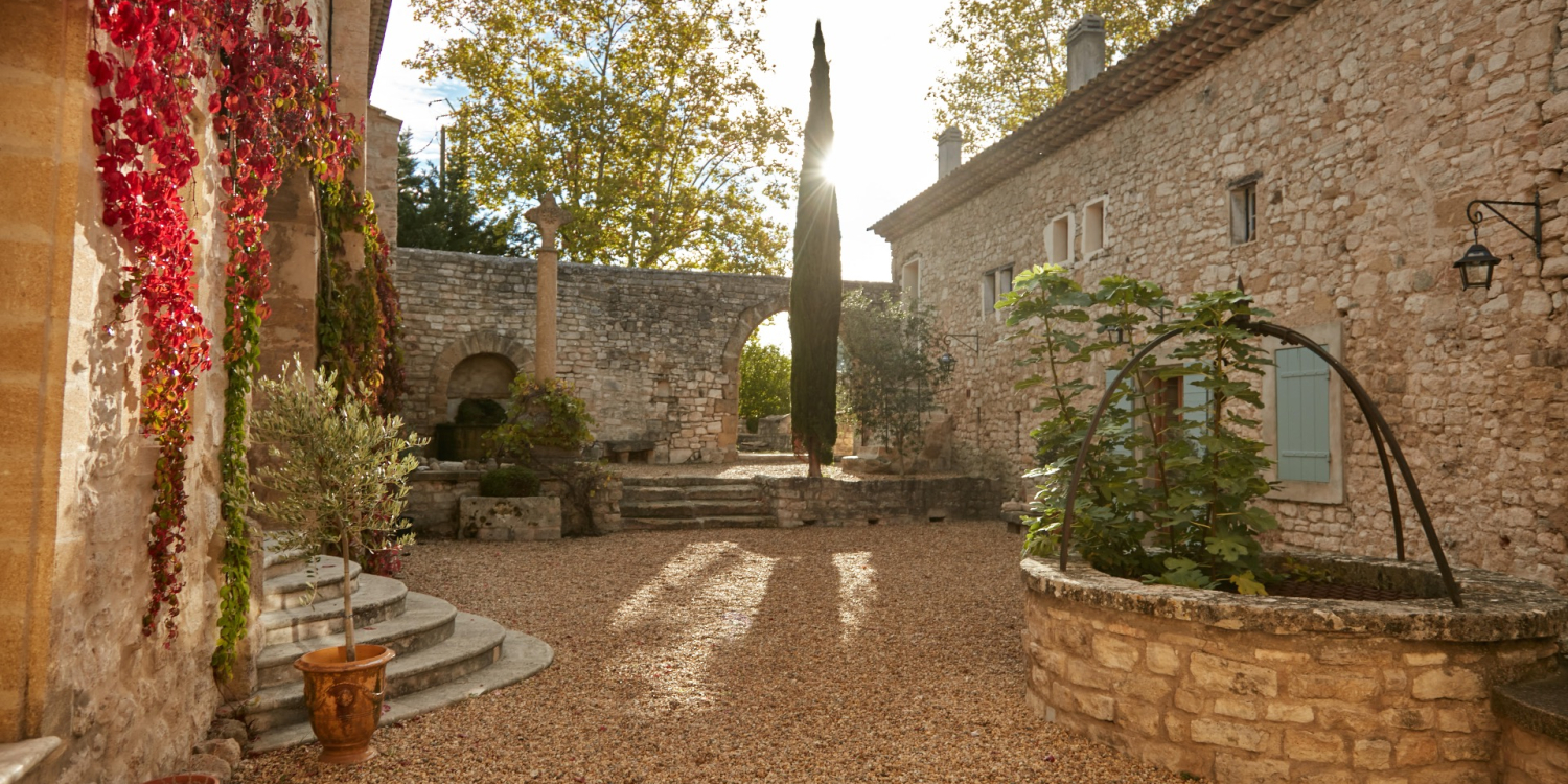 Photo 1 - Medieval priory in Provence - La Cour du Prieuré en automne 