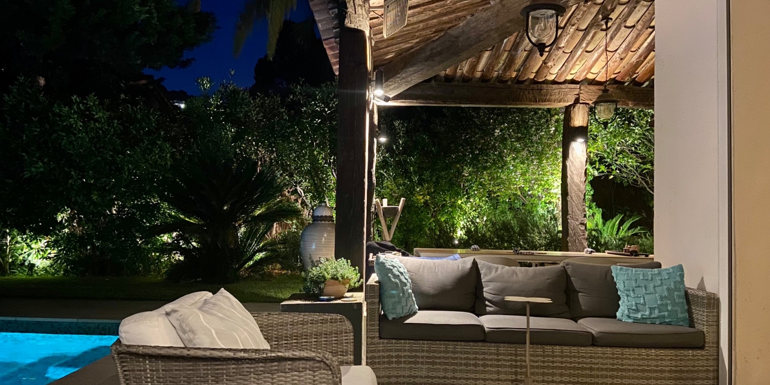 Photo 30 - Exquise villa cannoise nichée dans un parc privé à quelques pas de la Croisette - Terrasse la nuit