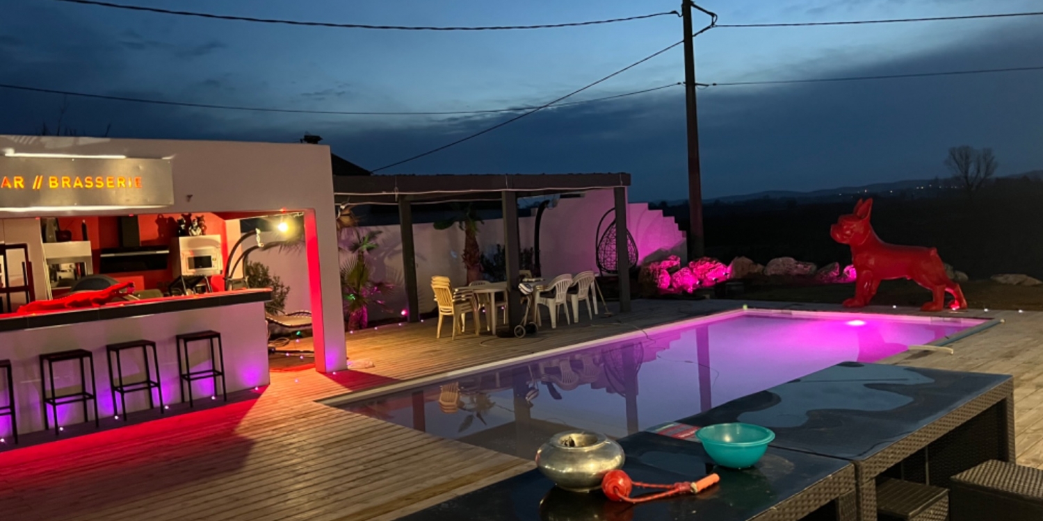 Photo 0 - Large 300 m² terrace with swimming pool and open view - Le bar au soir