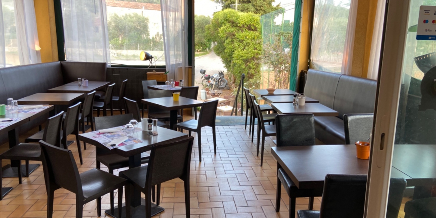 Photo 1 - Salle de restaurant équipée - La terrasse couverte