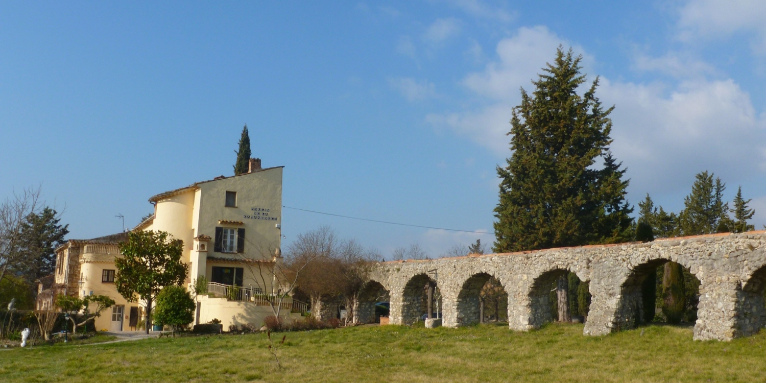 Photo 1 - Ancien moulin à huile sur parc de 4 hectares   - Le Moulin et son aqueduc Gallo-Romain