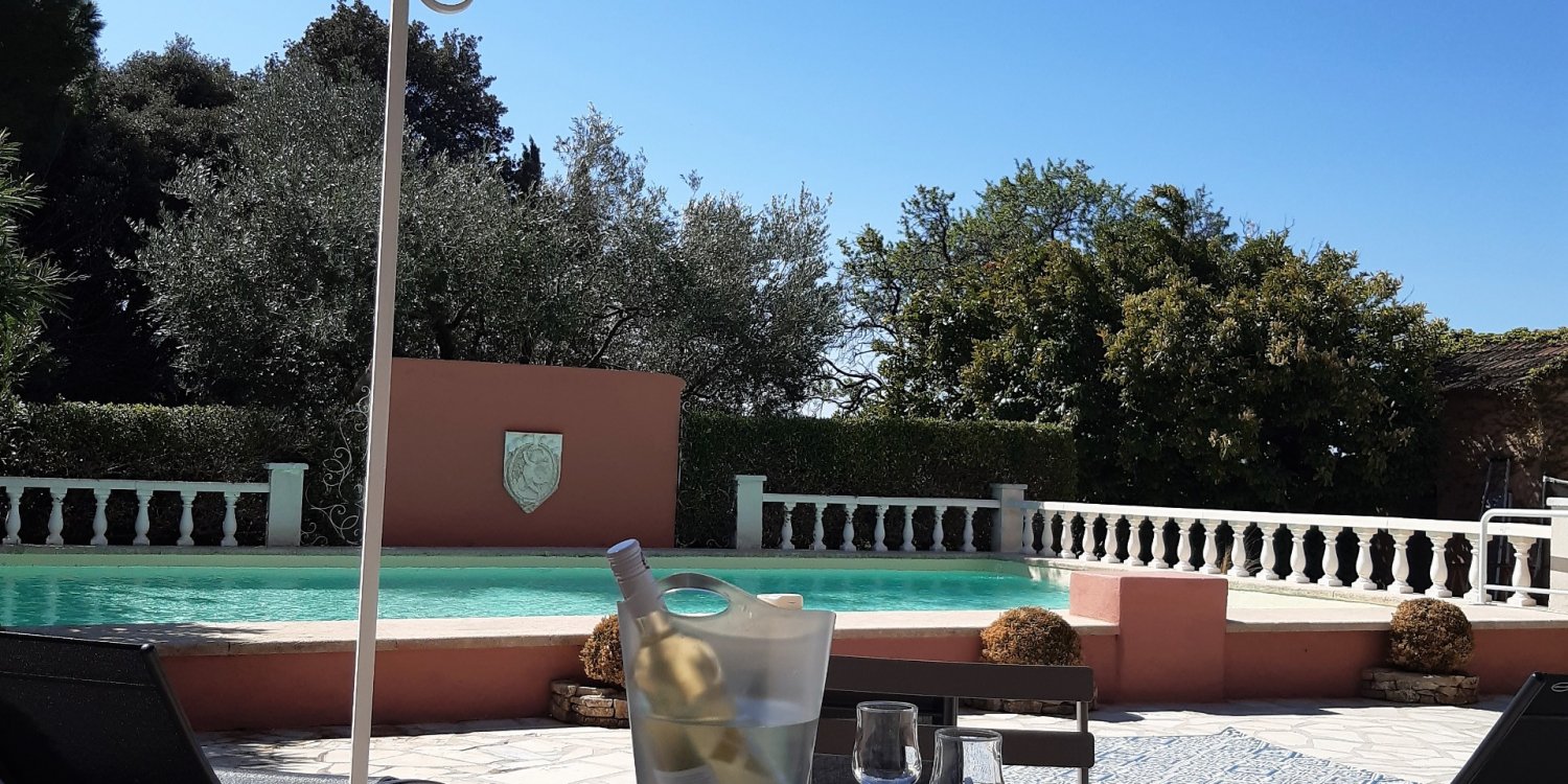 Photo 1 -  Villa Provençale au milieu des vignes - Vue sur la piscine