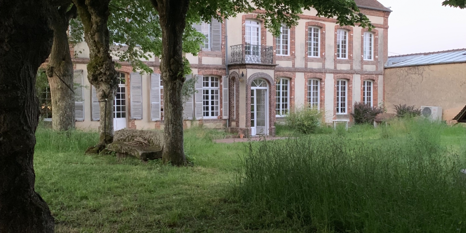 Photo 1 - Maison bourgeoise du XVllle siècle au cœur de la ville  - Extérieur et facade sur jardin