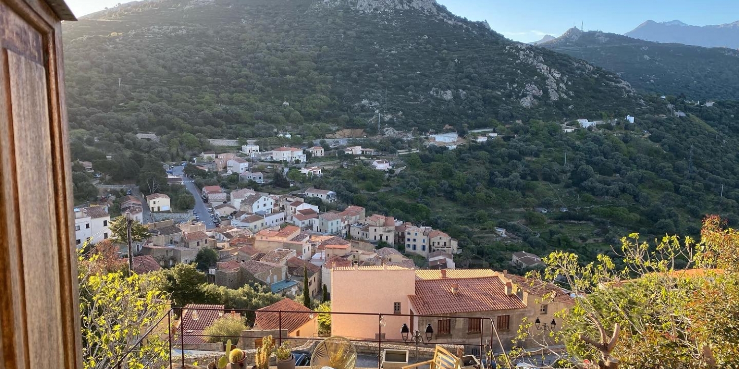 Photo 1 - Lieu insolite dans un village Corse - 