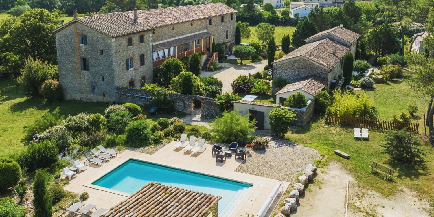 Photo 0 - Mas avec piscine entre le Nord du Gard  et le Sud Ardèche   - Vue aérienne