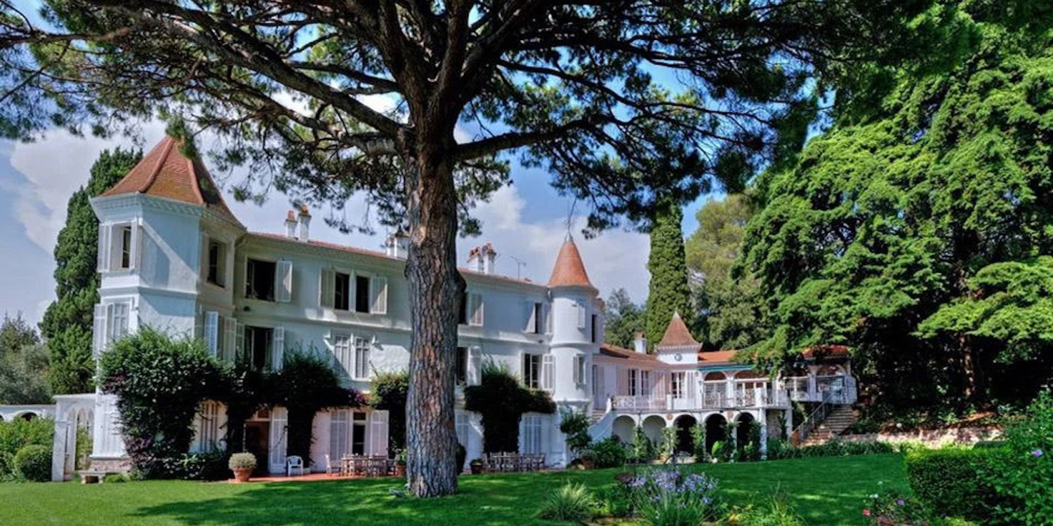 Photo 0 - Château avec vue magnifique, à 10 minutes de Cannes - Façade avant du Château