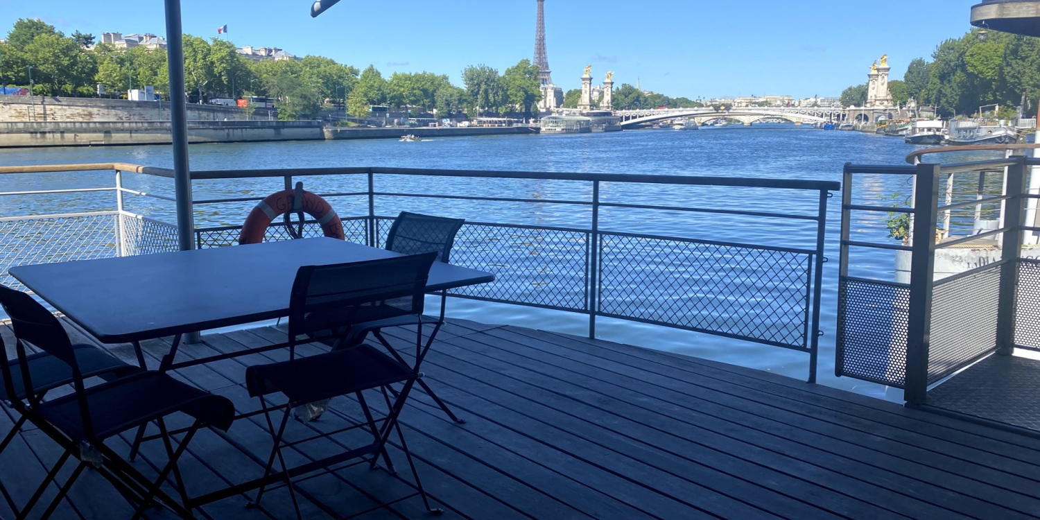 Photo 0 - Maison sur l'eau avec vue panoramique sur Notre-Dame et la Tour Eiffel - Vue panoramique sur la Tour Eiffel de la terrasse arrière du bateau