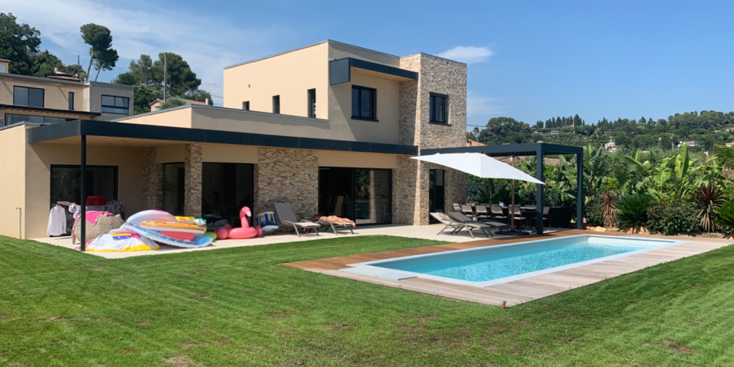 Photo 0 - Villa 150 m² avec terrain plat et piscine  - Façade sud