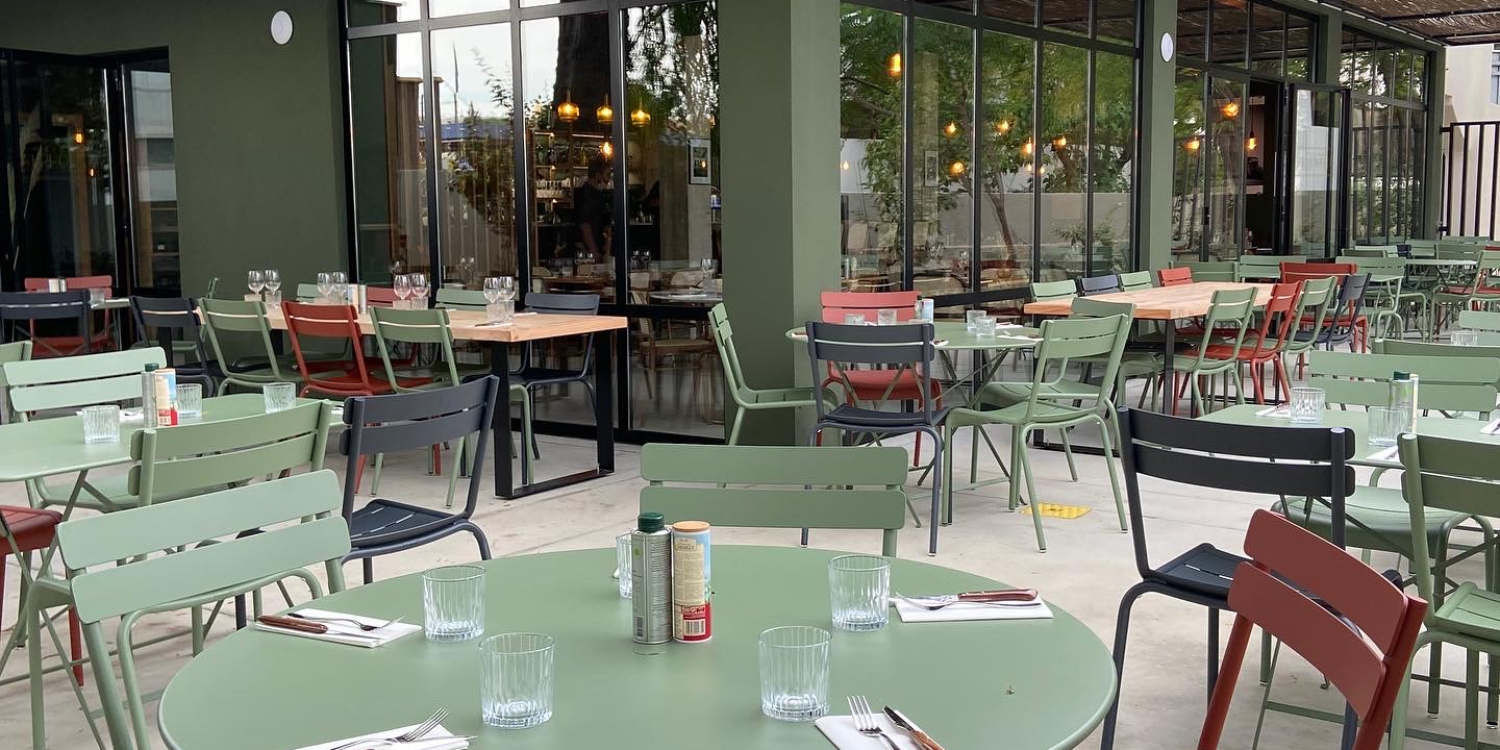 Photo 1 - Spacious modern restaurant with a pretty green patio - La terrasse
