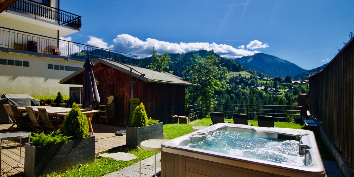 Photo 0 - Fully equipped Savoyard chalet in the heart of the village - Jardin extérieur avec jacuzzi,