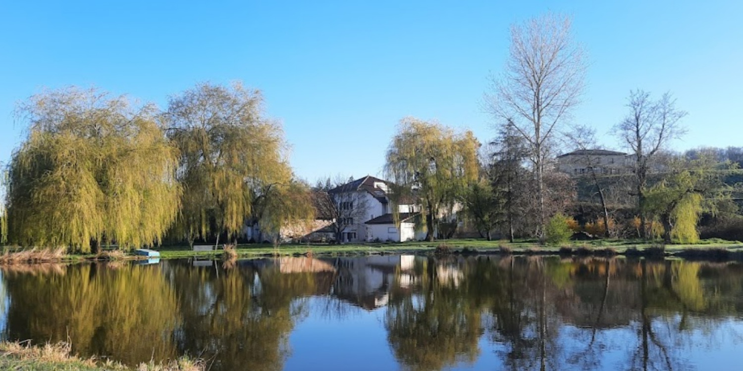 Photo 0 - Guest house with heated swimming pool on the edge of the pond - Le moulin et son étang