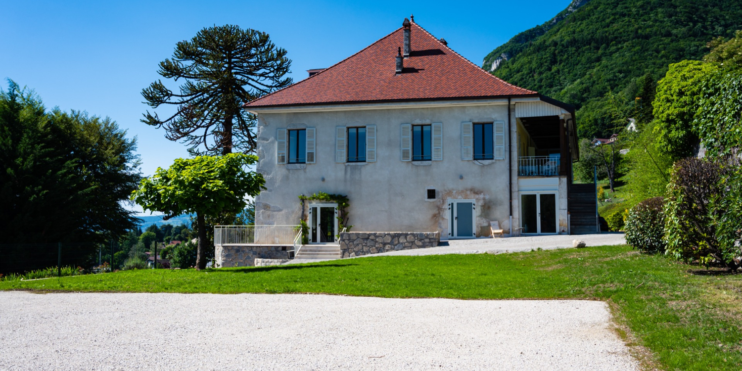 Photo 1 - Magnificent estate with breathtaking views of Lake Annecy and the surrounding mountains - La maison