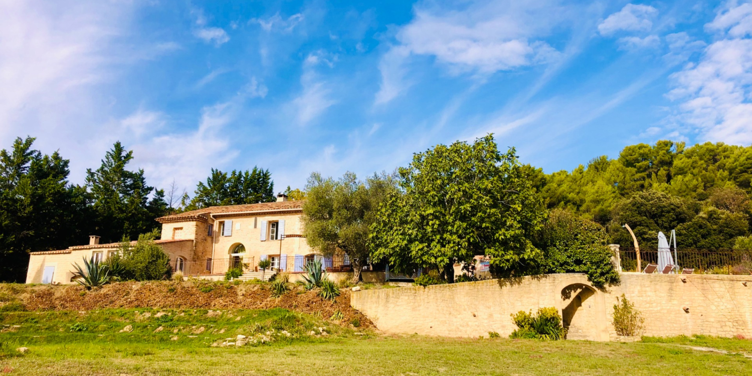 Photo 1 - Estate in the Luberon - Bastide vue du bas du domaine