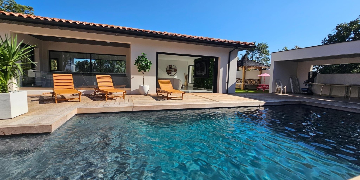 Photo 0 - Grande villa neuve et contemporaine au calme dans la nature  - La maison et la piscine