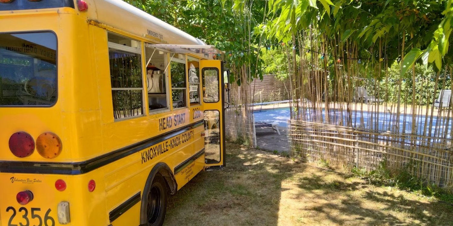 Photo 0 - Grand terrain, piscine et food truck  - Notre foodtruck américain et la piscine
