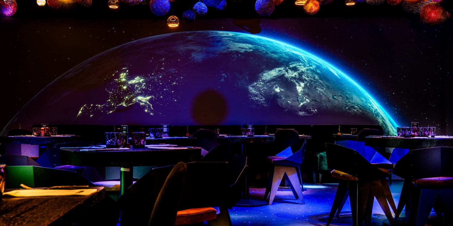 Photo 0 - Voyage dans l'espace au coeur d'un restaurant immersif parisien - 