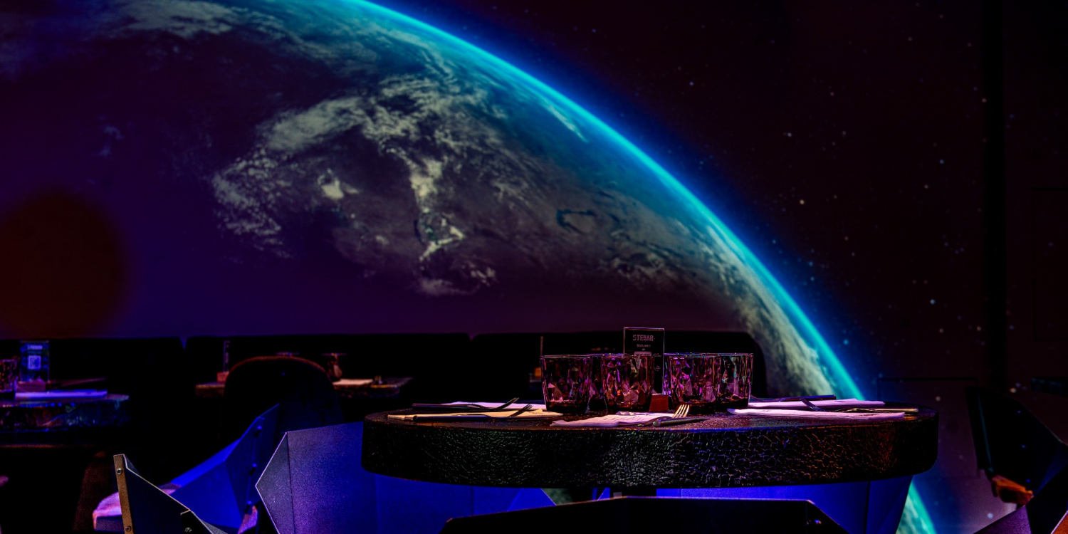 Photo 1 - Travel into space in the heart of an immersive Parisian restaurant - 