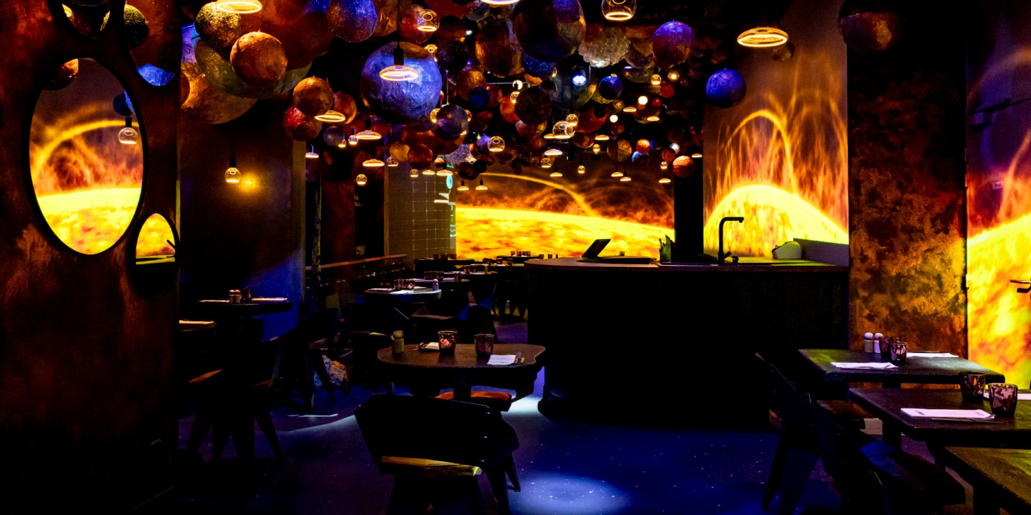 Photo 15 - Travel into space in the heart of an immersive Parisian restaurant - 