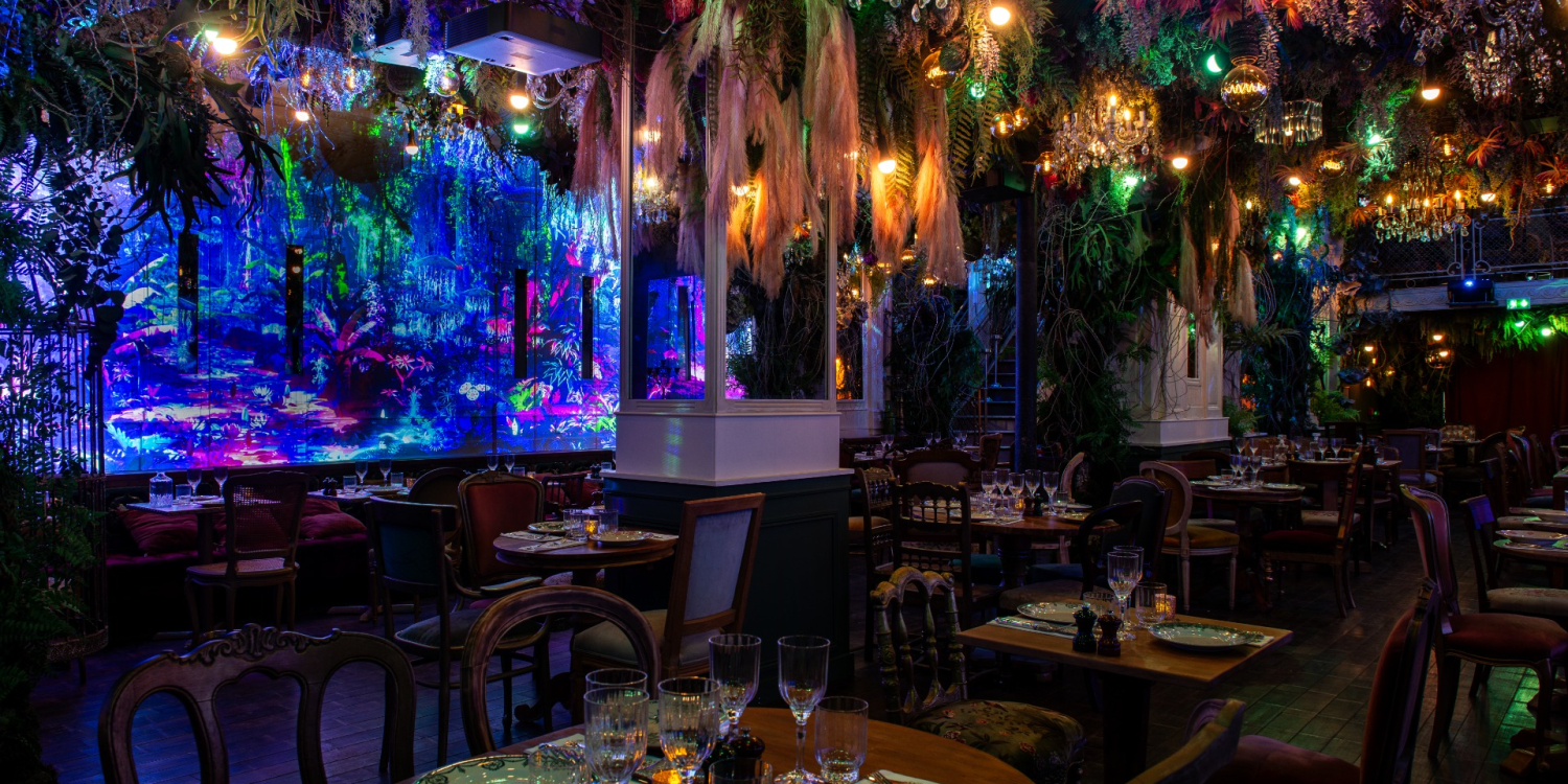 Photo 0 - Escapade dans la jungle dans un restaurant immersif parisien  - 