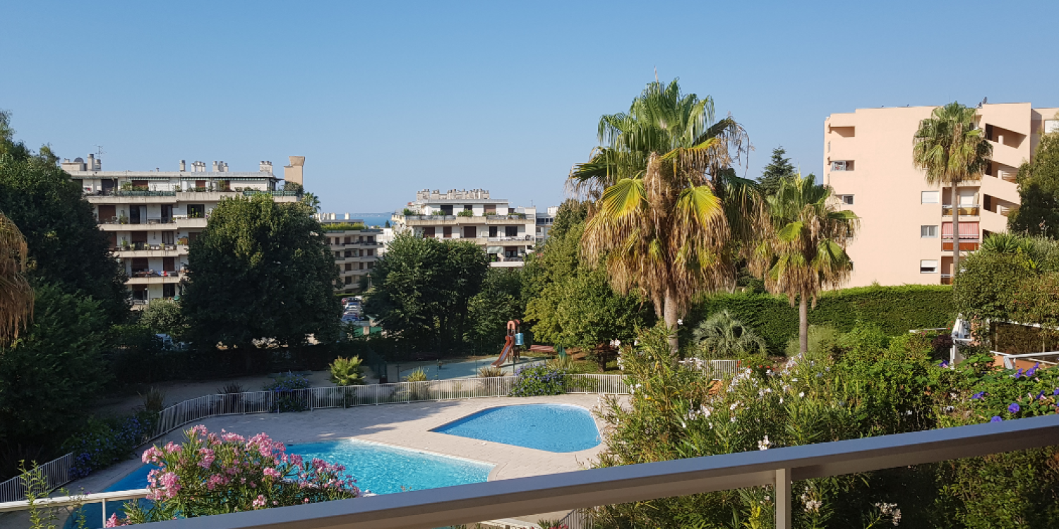 Photo 1 - 60 m² terrace with pool and sea view - Vue de la terrasse