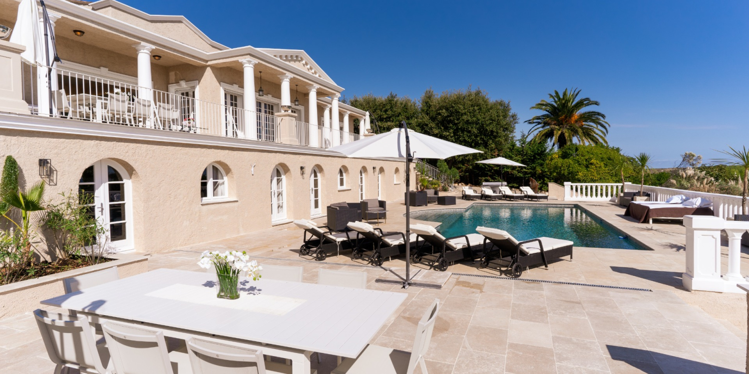 Photo 1 - Villa de luxe de 8 chambres - Vue sur la piscine côté droit