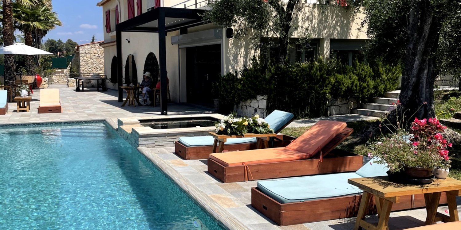 Photo 0 - Terrasse et jardin provençale avec piscine et cuisine professionnelle - La maison et la piscine