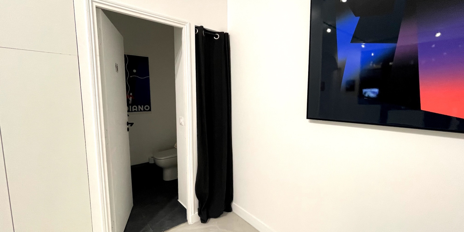 Photo 10 - Show-room, pop-up et galerie d'art  - toilettes