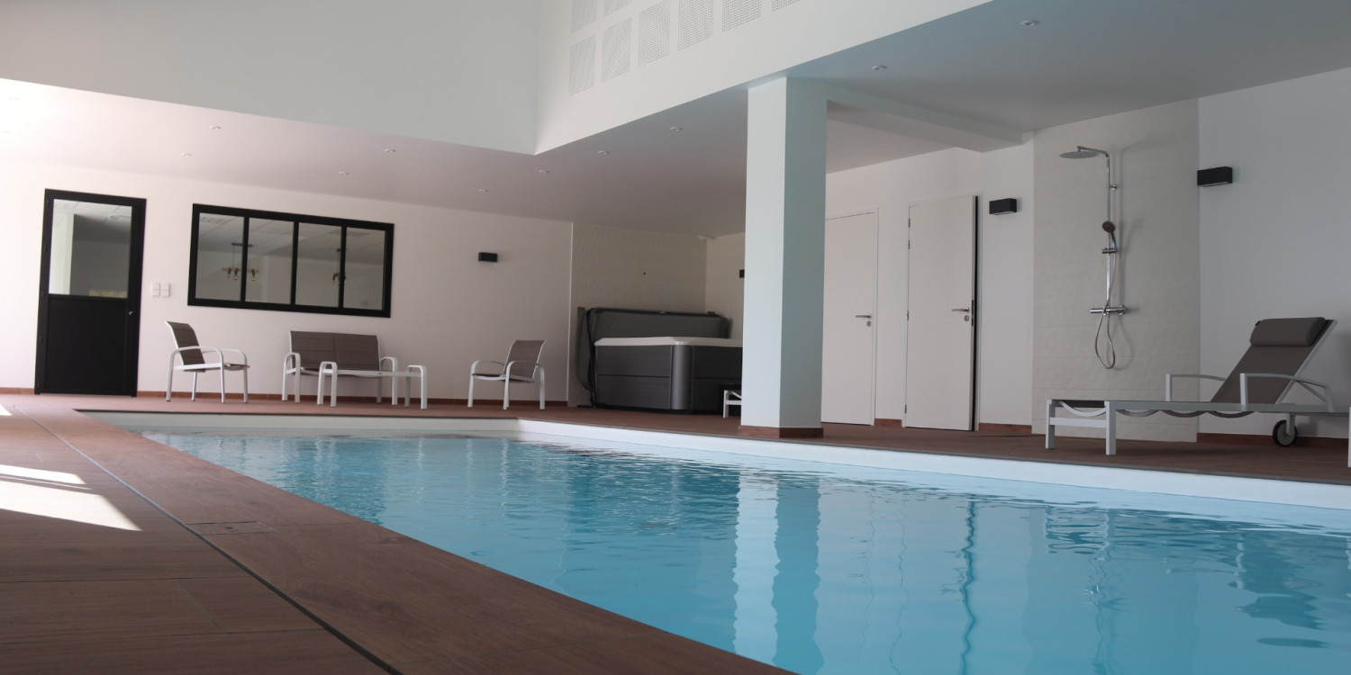 Photo 1 - Gite de groupe 35 couchages sur 950 m² et salle de réception - Espace détente intérieur avec piscine 10x4 m et spa 7 personnes