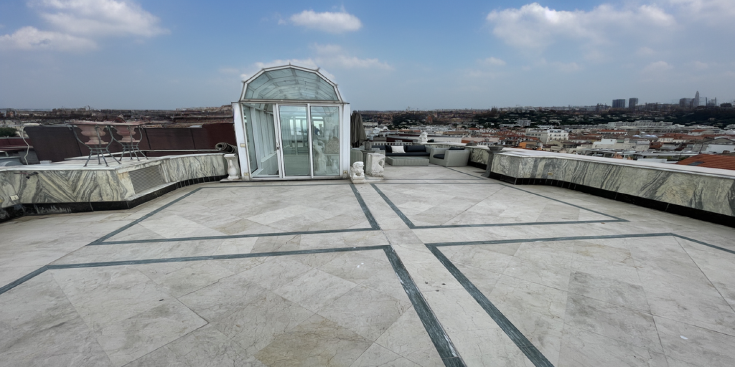 Photo 1 - Private rooftop Duplex for 80 guests - Front View of the Palace - Toit