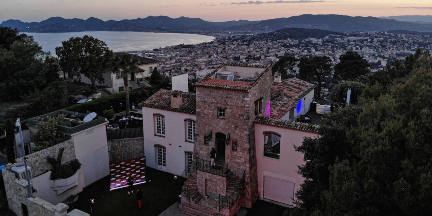Photo 1 - Grande villa avec magnifique vue sur Cannes et St Tropez - Vue aérienne du côté de l'entrée principale