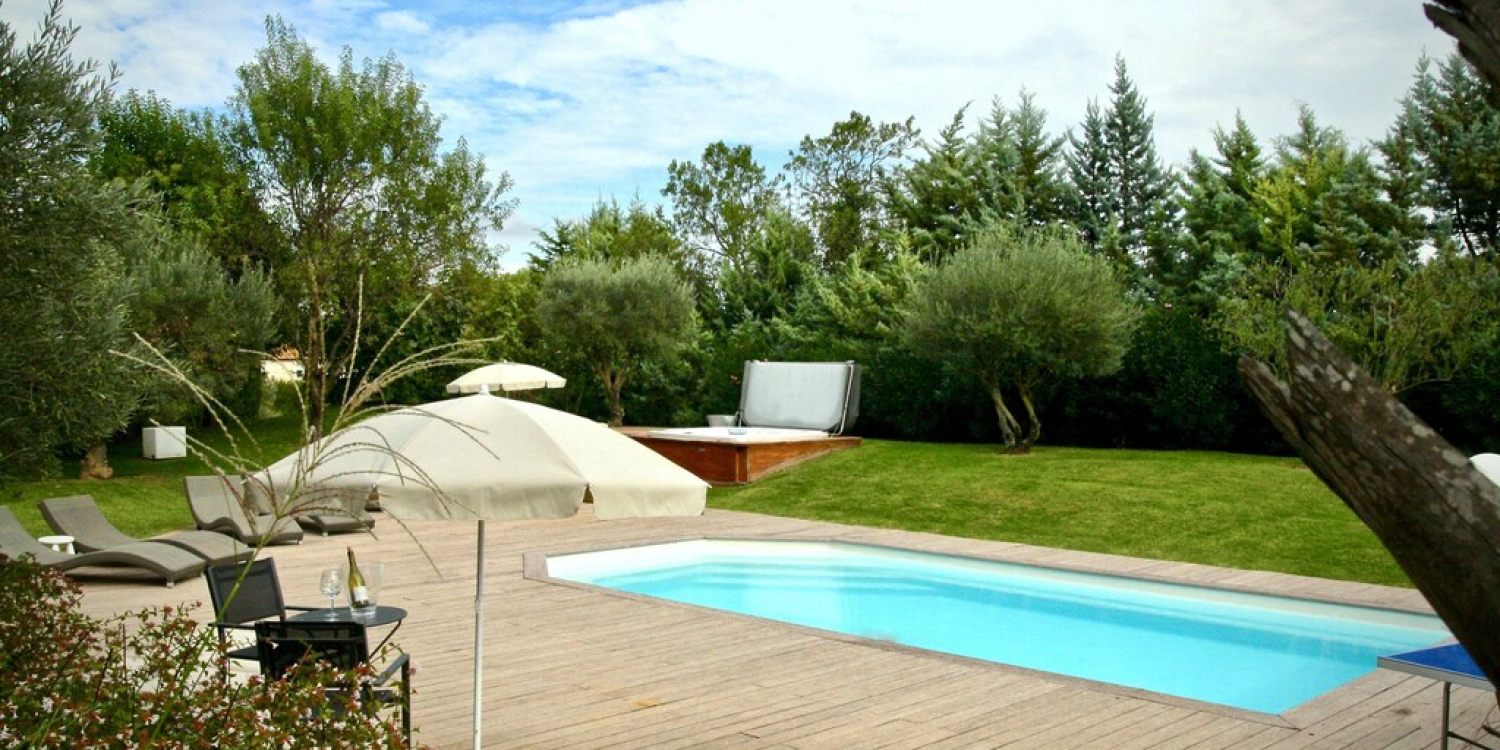 Photo 1 - 400 m² of terrace around a swimming pool in a 4000 m² garden  - jardin paysager, sans vis a vis, possibilité de mettre des tentes autour de la piscine, table traiteur, buffet...