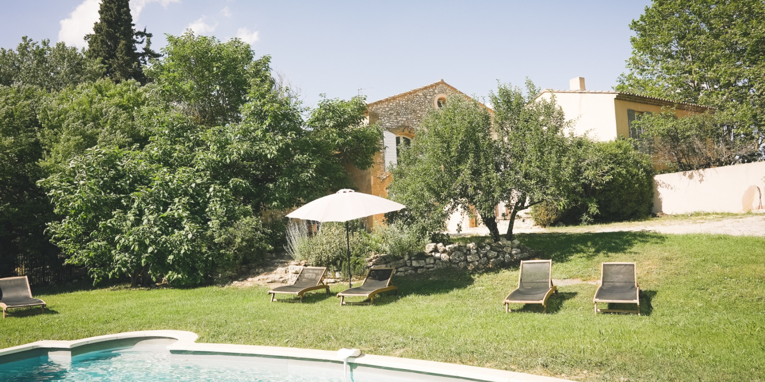Photo 0 - Hameau provençal au coeur des vignes aux portes d'Aix en Provence avec 40 couchages  - Espace farniente avec piscine