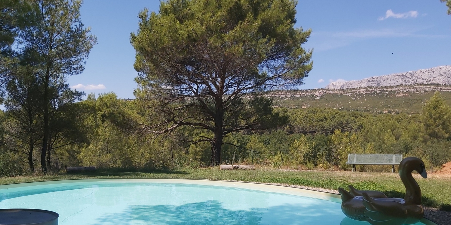 Photo 0 - Grand jardin avec piscine dans la campagne aixoise avec vue sur mer - grande piscine ronde de 9m de diam