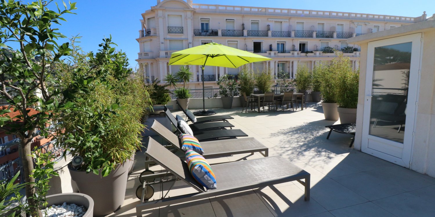 Photo 1 - Dernier étage 100 m² de terrasse sur un 3 chambres au centre de Cannes - Terrasse au dernier étage